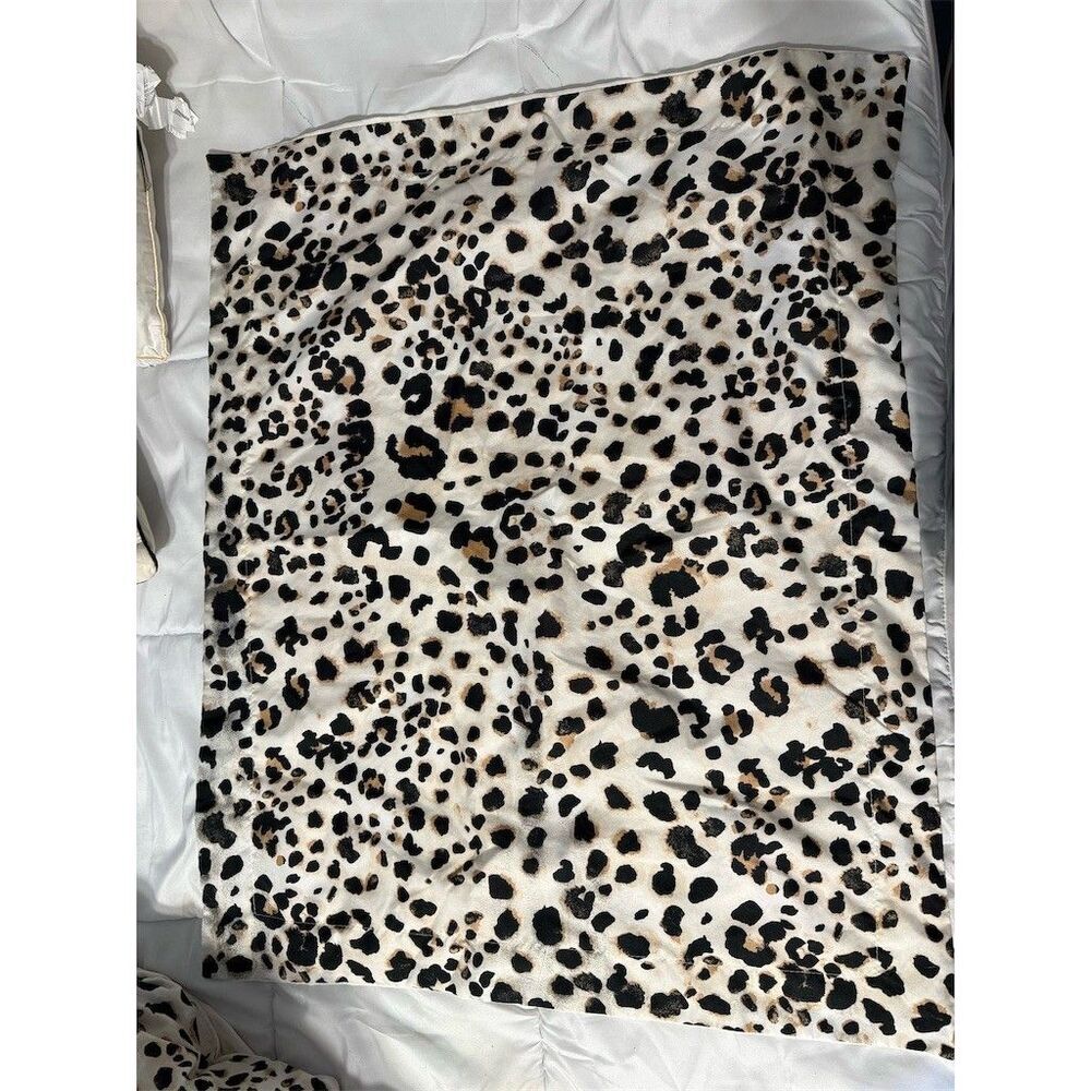Betsy Johnson Comforter Set Queen Leopard Print Reversible w/ 2 Shams - Picture 3 of 13